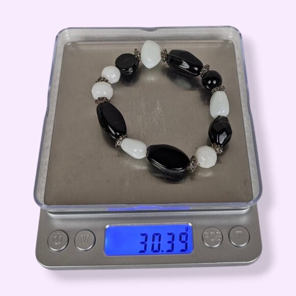 (2/$20) Vintage B&W Glass Stretch Bracelet - Picture 5 of 5